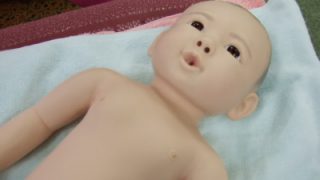 母親学級で妊婦体験　マタニティ教室に参加しよう　赤ちゃん人形で沐浴の練習