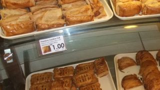 マレーシアのベーカリー　パン屋さん　意外においしいおすすめのパンはこれ！かつおぶしじゃないよ