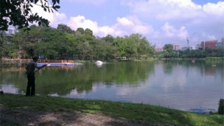 大きなクラナジャヤ公園　湖、ジョギング、ウォーキング、遊具、巨大迷路で遊ぼう！in Malaysia